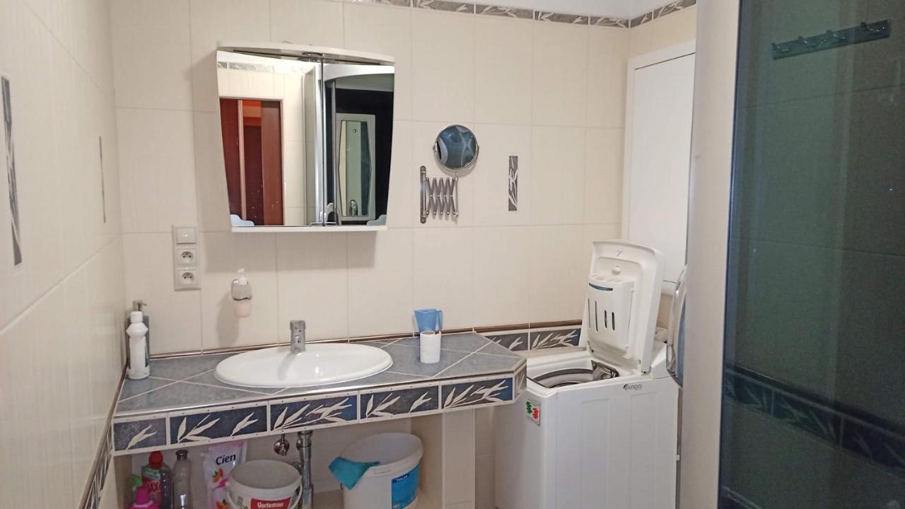 Wolf Apartman Pokojne Ubytovanie V Povazskej Bystrici Ticha Lokalita S Parkovanim Vsade Blizko Vhodne Pre Pracovne Cesty Turistiku Aj Oddych Plne Vybavena Kuchyna Povazska Bystrica Ngoại thất bức ảnh