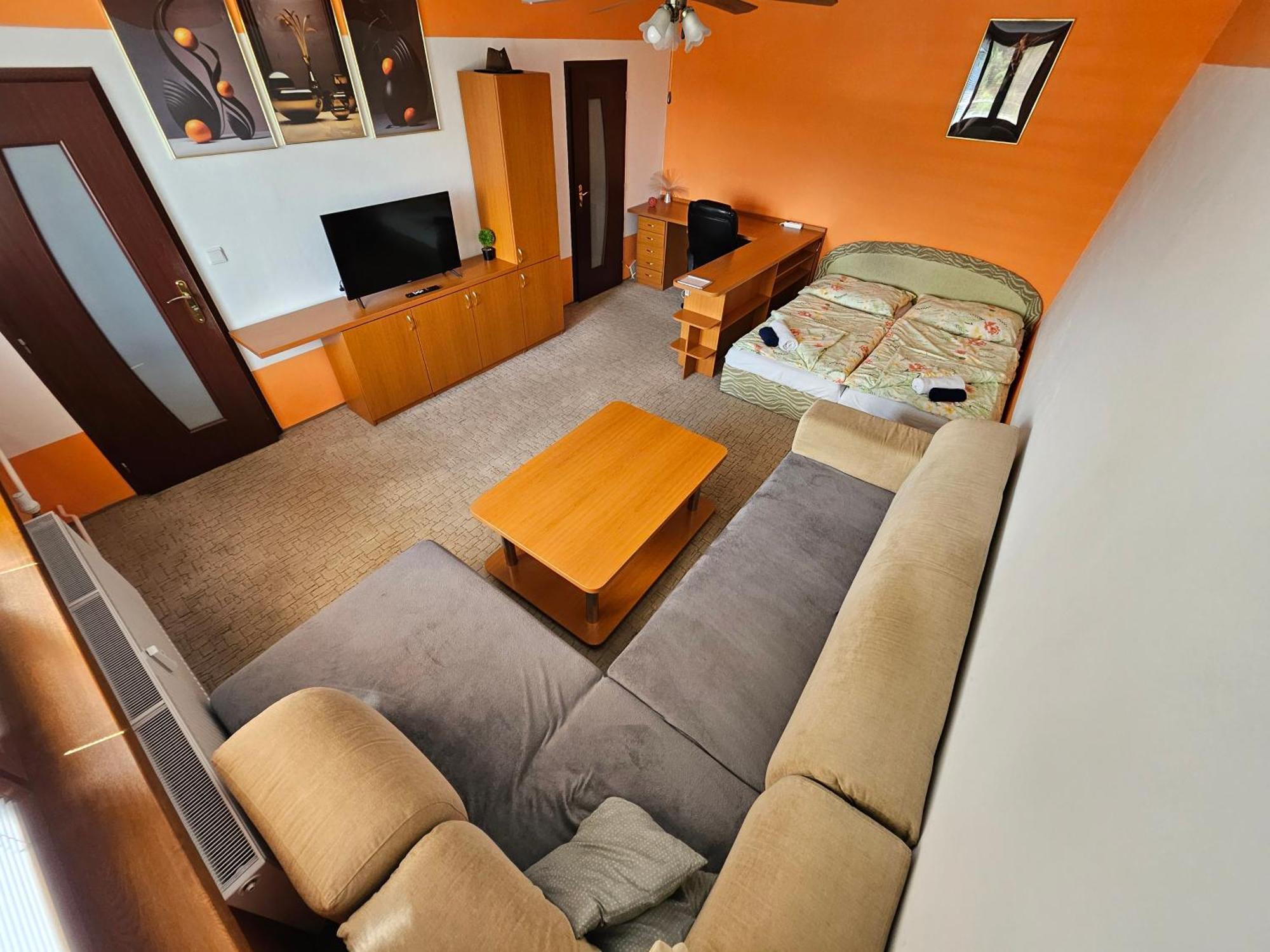 Wolf Apartman Pokojne Ubytovanie V Povazskej Bystrici Ticha Lokalita S Parkovanim Vsade Blizko Vhodne Pre Pracovne Cesty Turistiku Aj Oddych Plne Vybavena Kuchyna Povazska Bystrica Ngoại thất bức ảnh